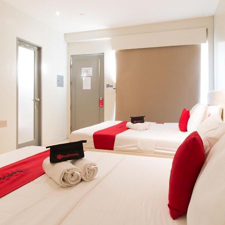 Hotel Reddoorz @ General Segundo Avenue Laoag Esterno foto