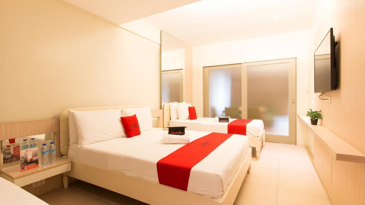 Hotel Reddoorz @ General Segundo Avenue Laoag Esterno foto
