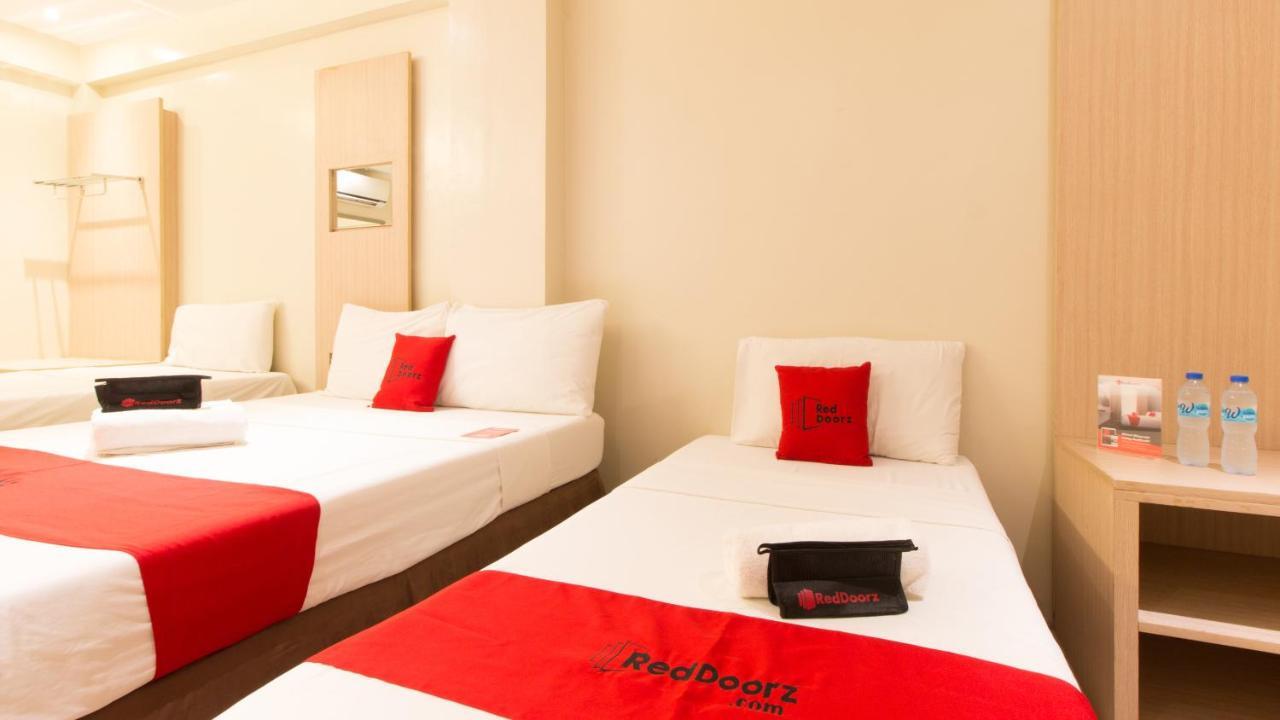 Hotel Reddoorz @ General Segundo Avenue Laoag Esterno foto