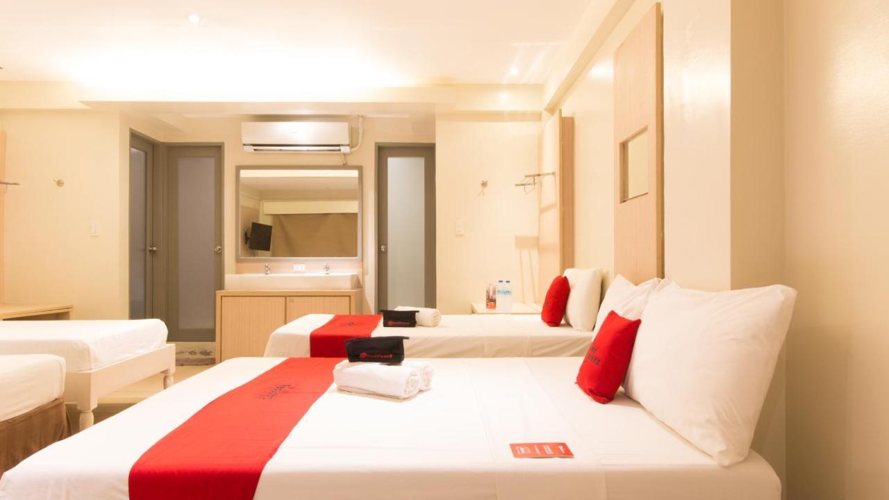 Hotel Reddoorz @ General Segundo Avenue Laoag Esterno foto