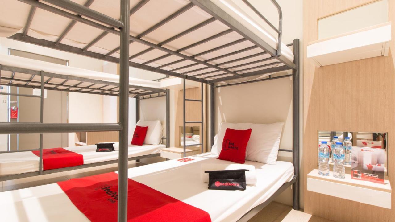 Hotel Reddoorz @ General Segundo Avenue Laoag Esterno foto