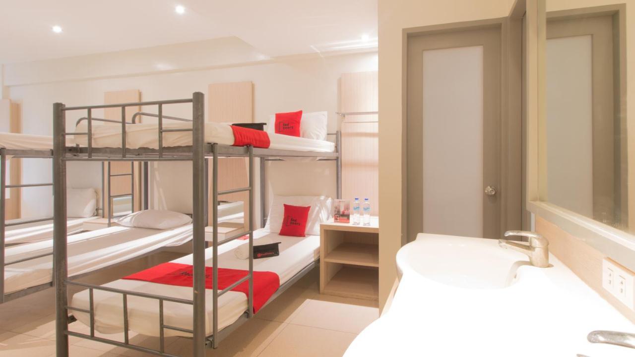Hotel Reddoorz @ General Segundo Avenue Laoag Esterno foto