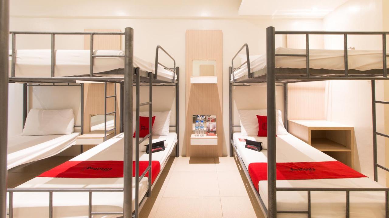 Hotel Reddoorz @ General Segundo Avenue Laoag Esterno foto
