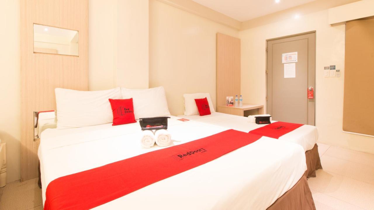 Hotel Reddoorz @ General Segundo Avenue Laoag Esterno foto