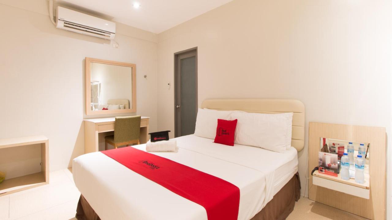 Hotel Reddoorz @ General Segundo Avenue Laoag Esterno foto