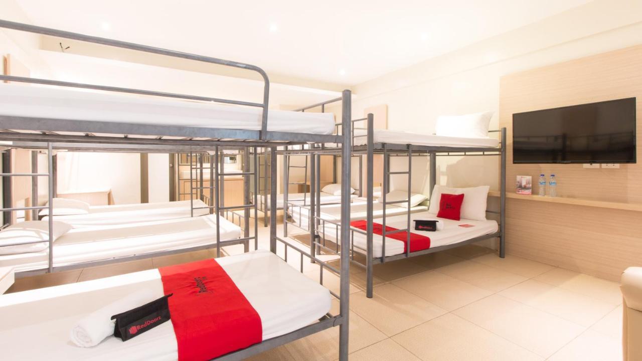Hotel Reddoorz @ General Segundo Avenue Laoag Esterno foto