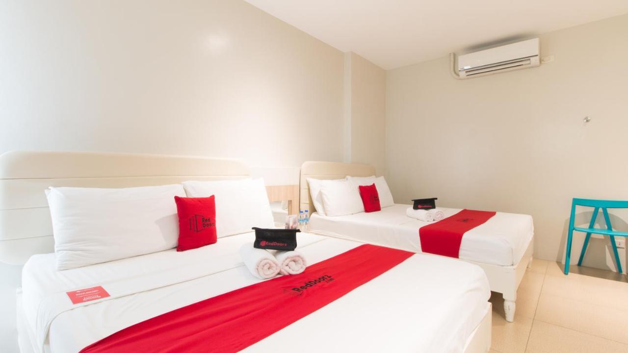 Hotel Reddoorz @ General Segundo Avenue Laoag Esterno foto