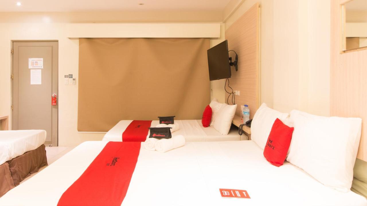Hotel Reddoorz @ General Segundo Avenue Laoag Esterno foto
