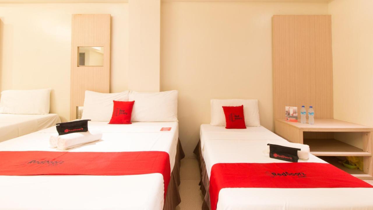 Hotel Reddoorz @ General Segundo Avenue Laoag Esterno foto