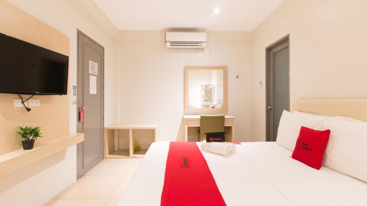 Hotel Reddoorz @ General Segundo Avenue Laoag Esterno foto