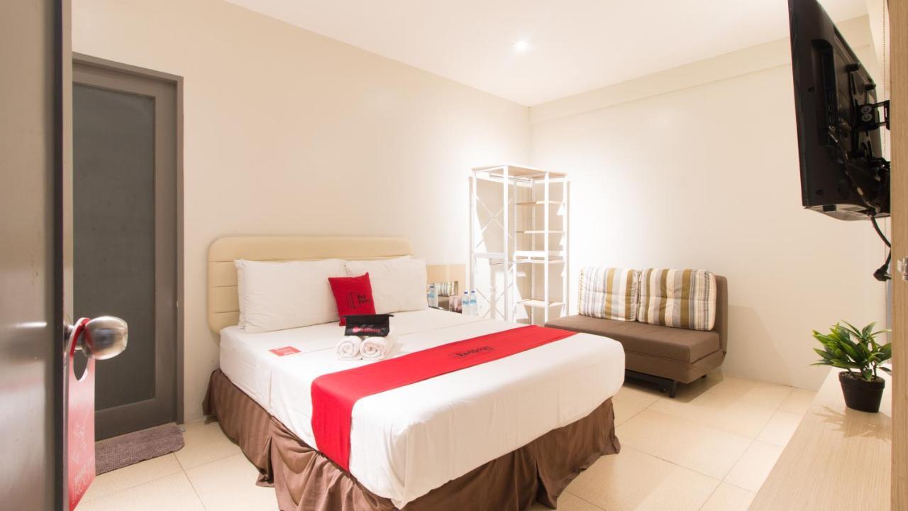 Hotel Reddoorz @ General Segundo Avenue Laoag Esterno foto