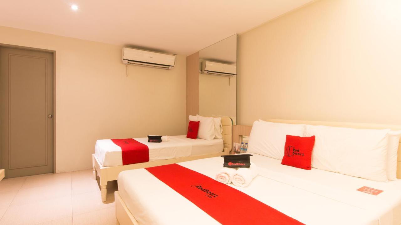 Hotel Reddoorz @ General Segundo Avenue Laoag Esterno foto